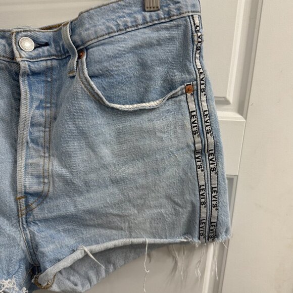 Levi’s Premium 501 Logo High Rise Jean Shorts Light Wash Size 31 - Picture 2 of 3